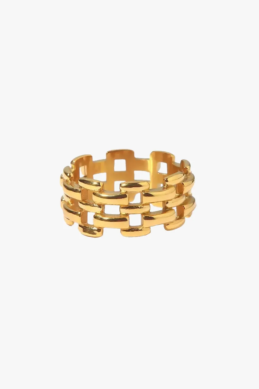 I Feel In Love Ring Gold